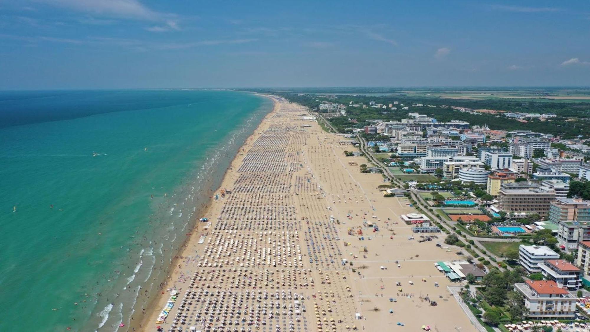 Huge Terrace In The Heart Of Bibione For 7 Guests Apartment Exterior photo