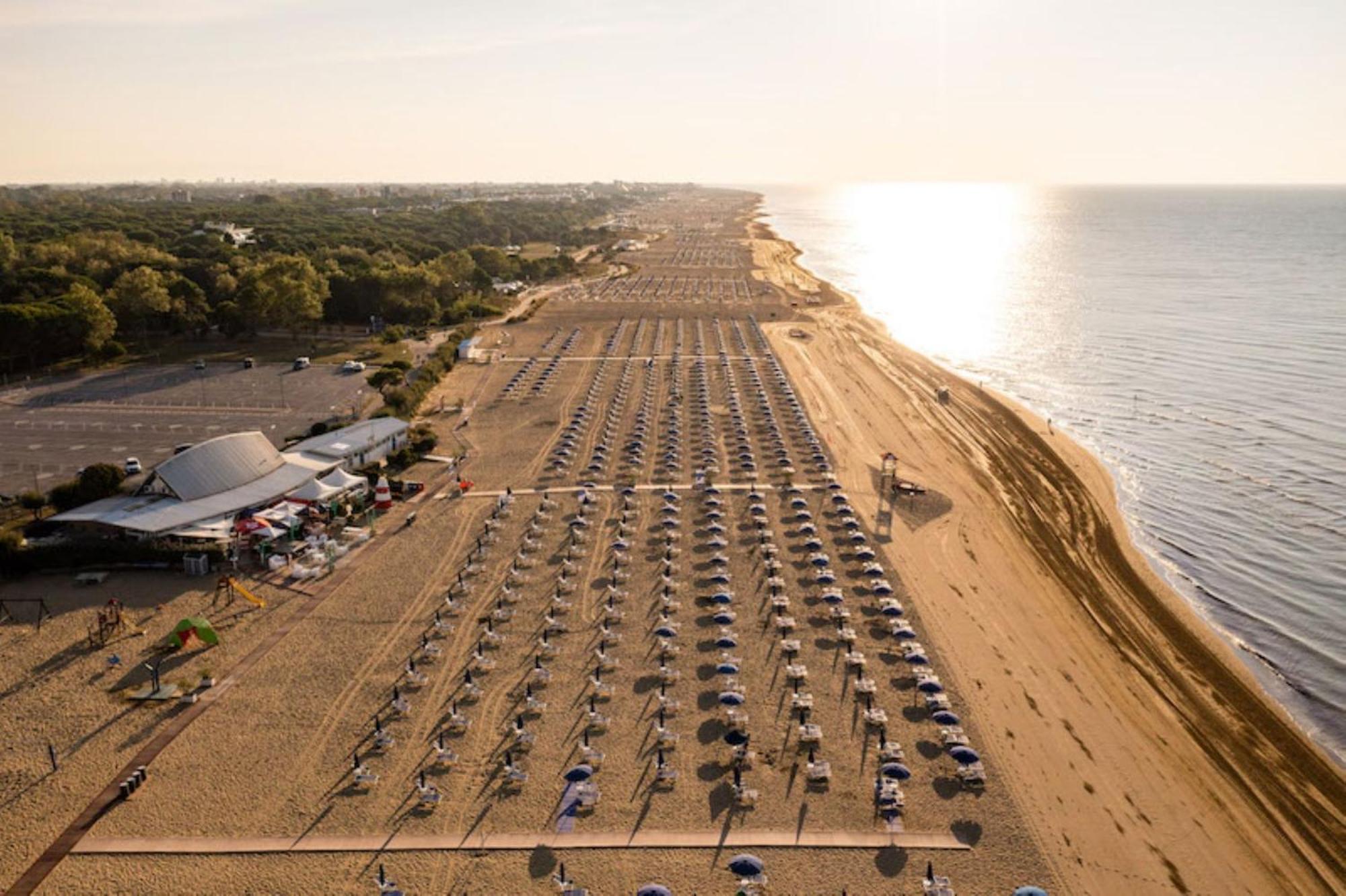 Huge Terrace In The Heart Of Bibione For 7 Guests Apartment Exterior photo